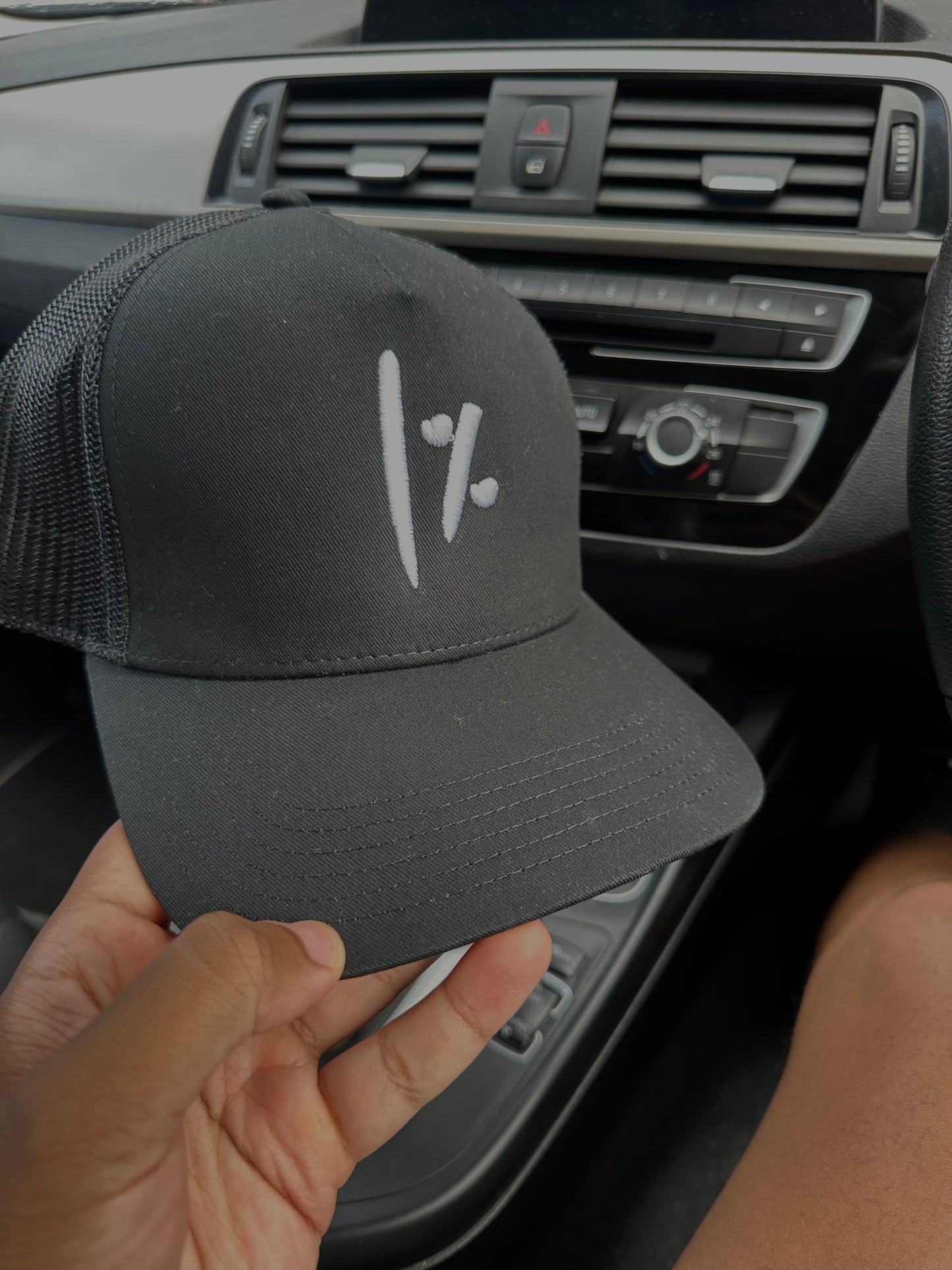 1% TRUCKER B/W
